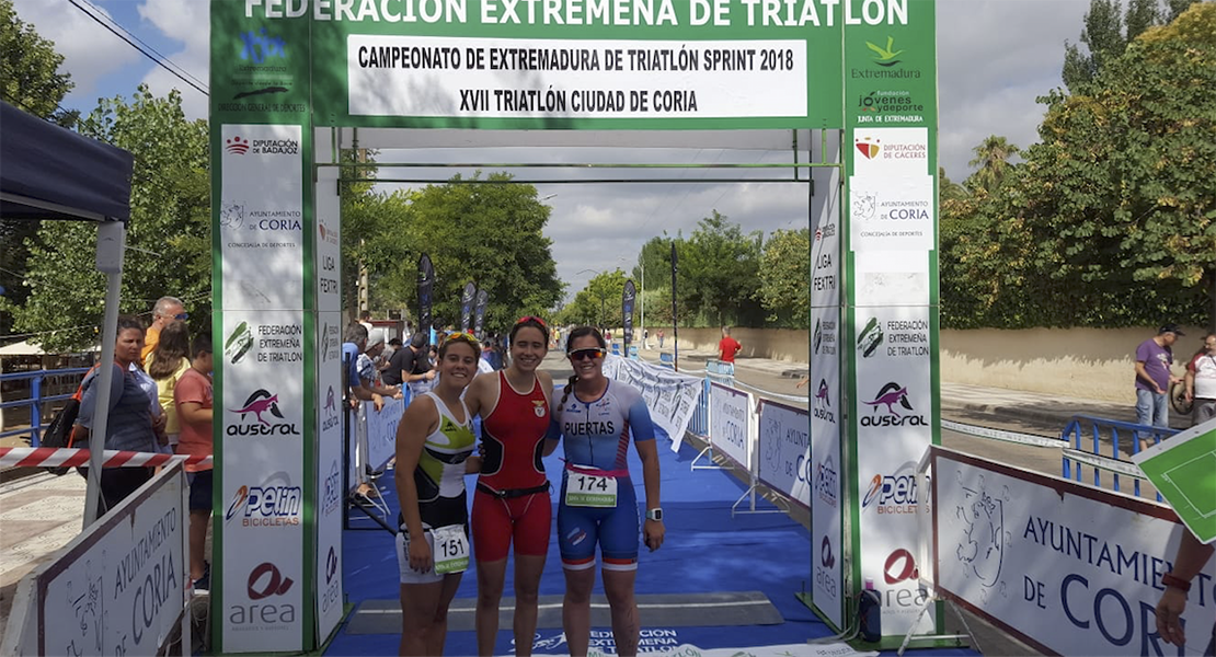 Guillermo Cuchillo y Marta Reguero campeones de Extremadura de Triatlón Sprint