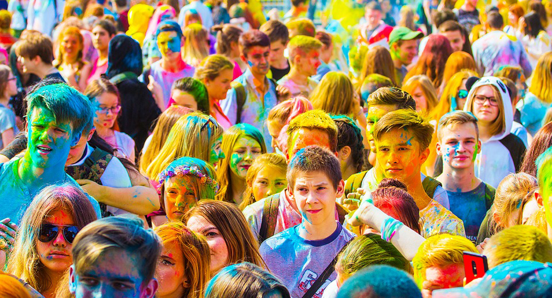 Música y color en el Holi Festival de Jarandilla de la Vera