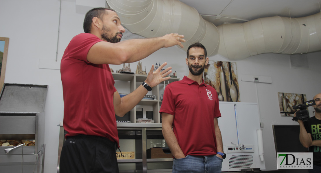 Imágenes de la visita de José Manuel Calderón a su campus