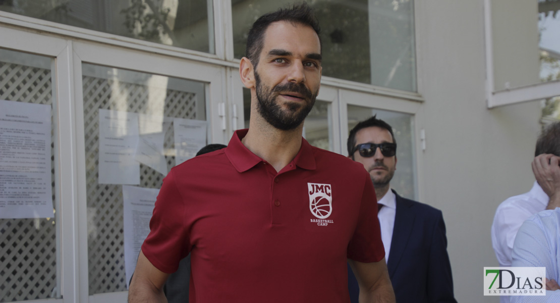 Imágenes de la visita de José Manuel Calderón a su campus