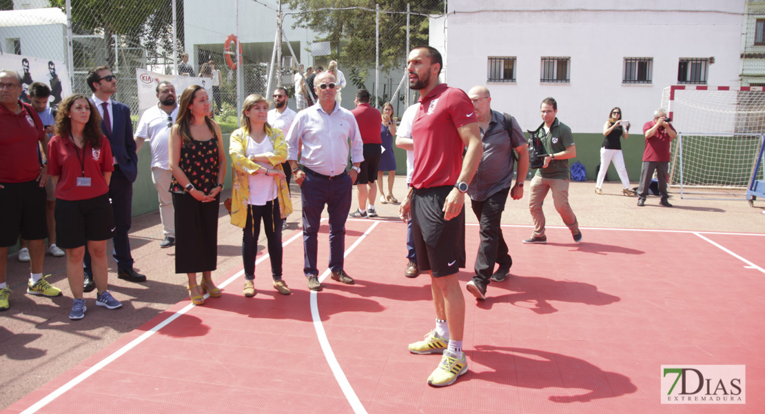 Imágenes de la visita de José Manuel Calderón a su campus