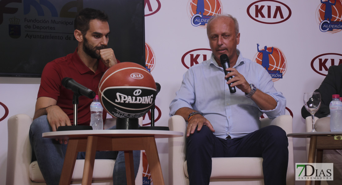 Imágenes de la visita de José Manuel Calderón a su campus