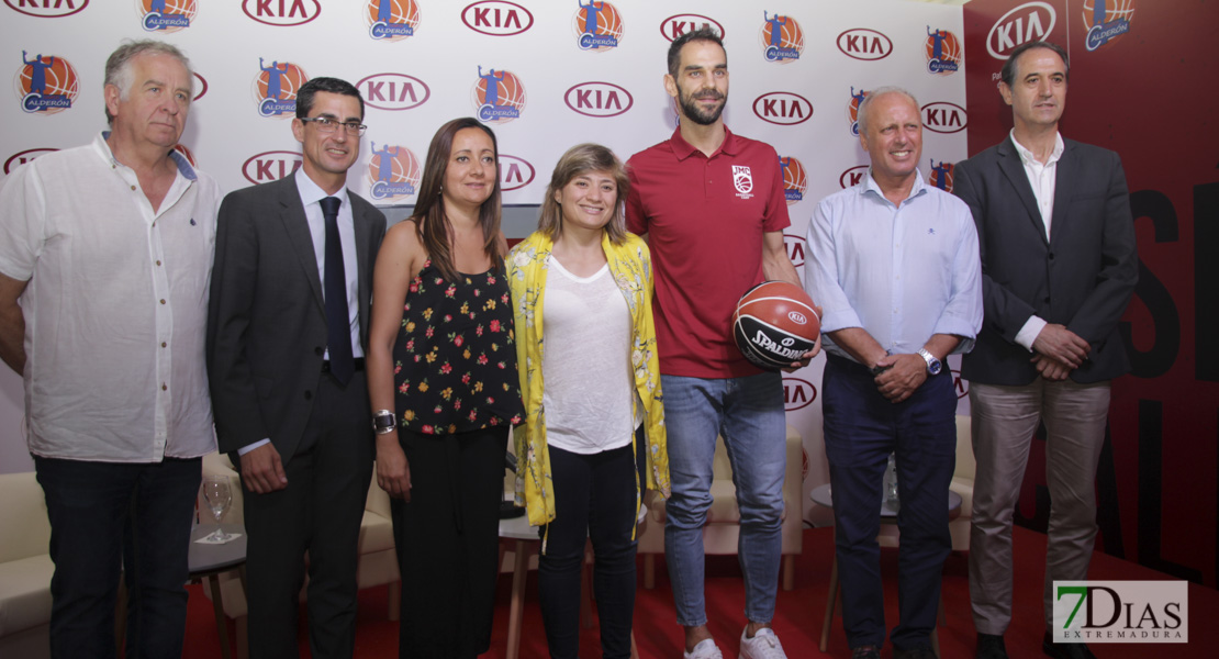 Imágenes de la visita de José Manuel Calderón a su campus