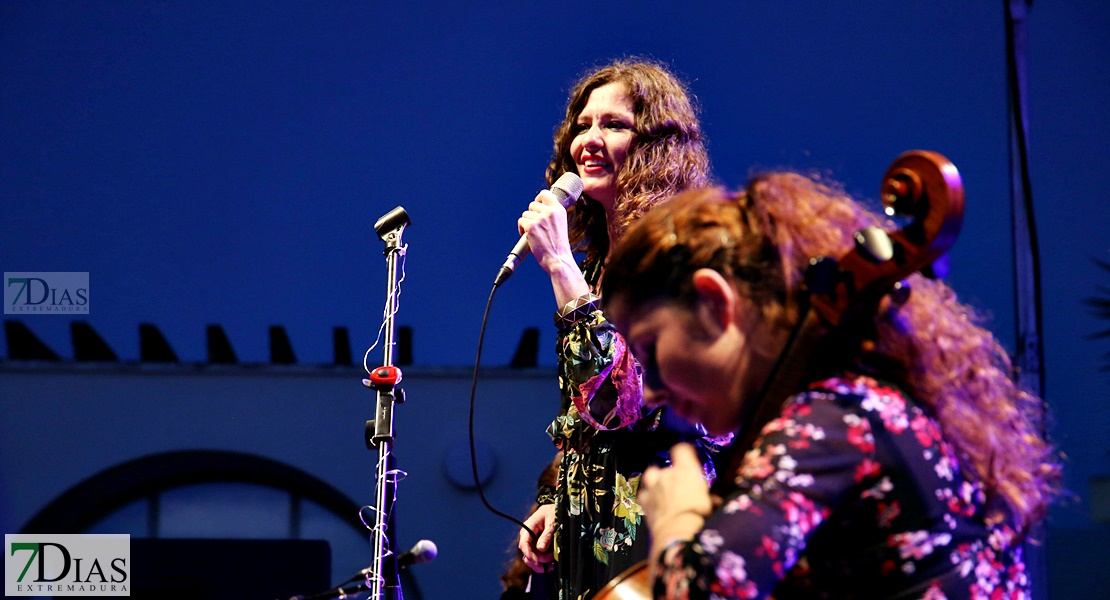 Mili Vizcaino ilumina la terraza del López con su poética voz en el Festival de Flamenco y Fado