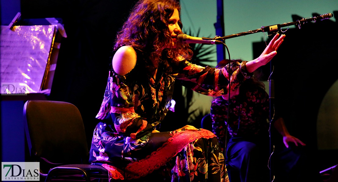 Mili Vizcaino ilumina la terraza del López con su poética voz en el Festival de Flamenco y Fado