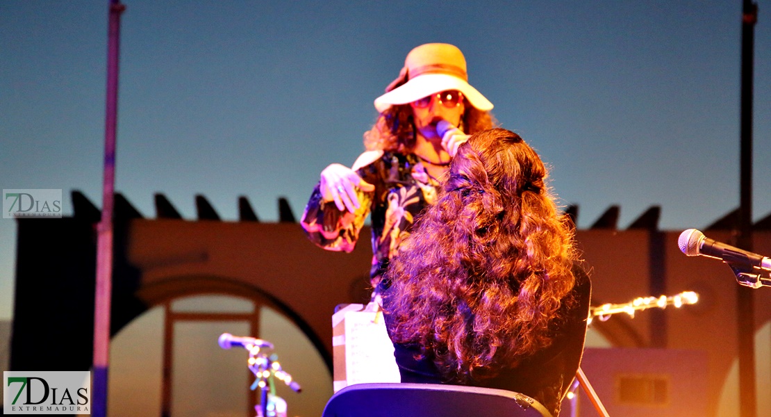 Mili Vizcaino ilumina la terraza del López con su poética voz en el Festival de Flamenco y Fado