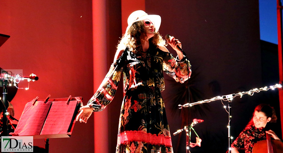 Mili Vizcaino ilumina la terraza del López con su poética voz en el Festival de Flamenco y Fado