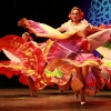 El folklore del mundo deja un espectáculo de ritmos, colores y danzas en Badajoz