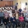 Las personas del Centro de Día de Lobón mejoran sus habilidades lectoras en un club de lectura fácil