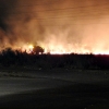 Un incendio cercano al Puente Real sorprendía a los pacenses la pasada noche