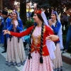 Lo mejor del folklore internacional se mezcla con los pacenses en las calles de Badajoz