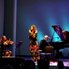 Mili Vizcaino ilumina la terraza del López con su poética voz en el Festival de Flamenco y Fado