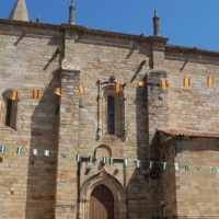 La Iglesia de Hoyos, declarada Bien de Interés Cultural