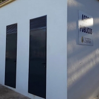 Zafra ya cuenta con aseos públicos en el Parque de la Paz