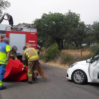 Una persona atrapada en un accidente en la carretera al Cementerio en Badajoz