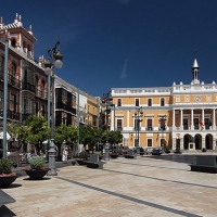 Dos detenidos tras herir a un hombre en la espalda con una botella y huir