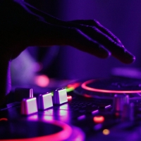 Olivenza da la bienvenida al verano con una fiesta para jóvenes