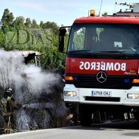 Consigue salir con vida antes de calcinarse su tractor