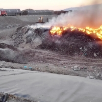 Más de 7 horas de extinción de un incendio en un Ecoparque