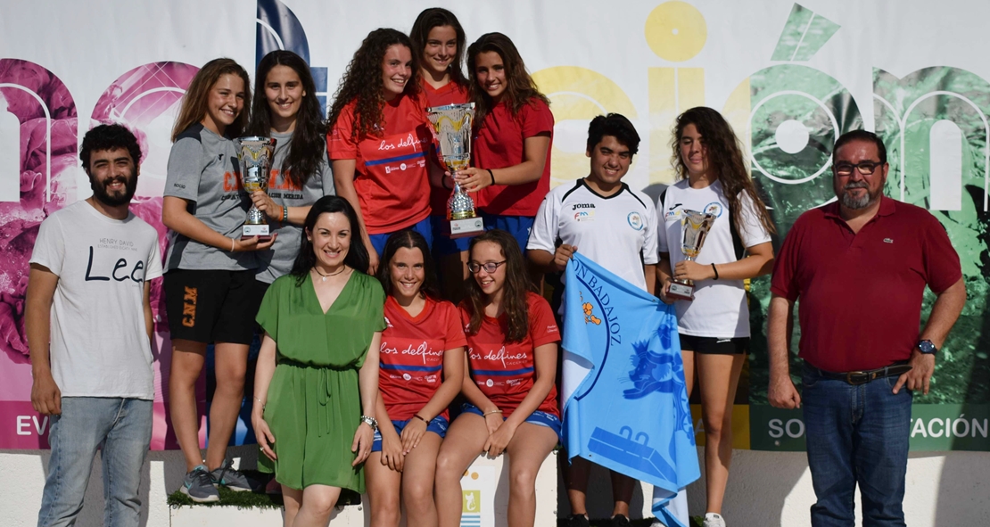 Deportistas de toda la región participan en el XVI Trofeo de Natación Diputación de Badajoz