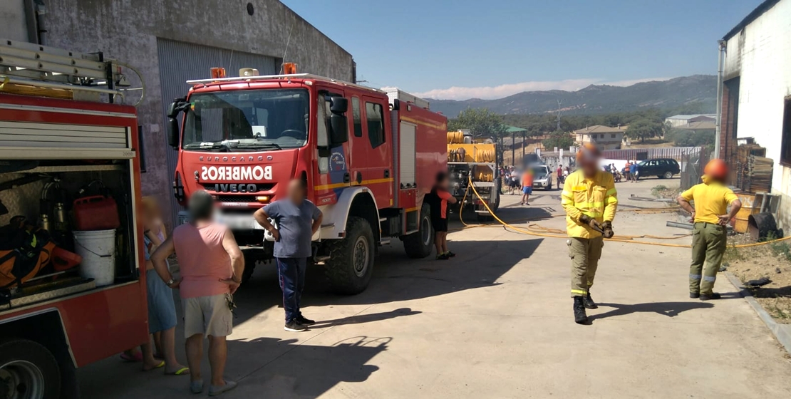 Arde una nave apícola en La Siberia extremeña