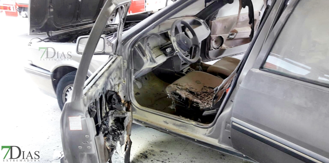 Arde un turismo en el aparcamiento del Hospital Campo Arañuelo
