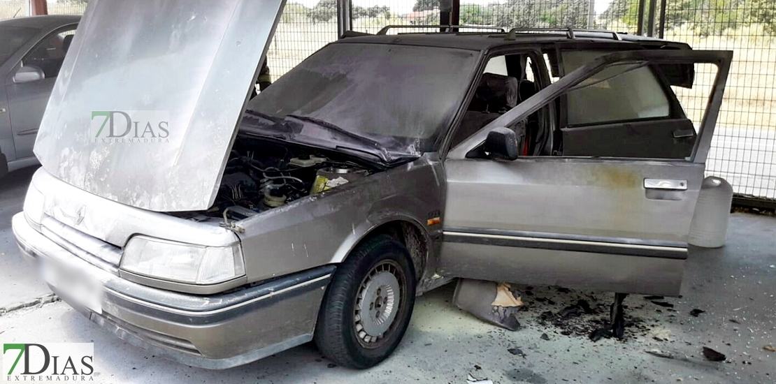 Arde un turismo en el aparcamiento del Hospital Campo Arañuelo