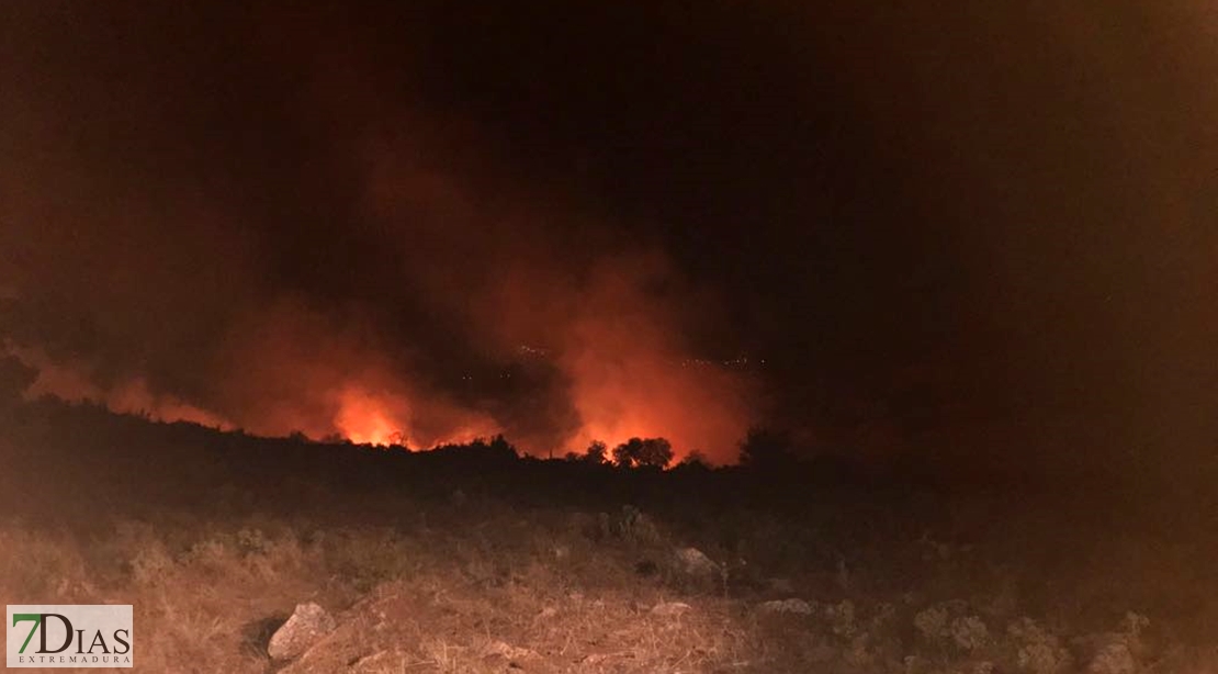 Incendio en la Sierra de Fuente del Maestre (Badajoz)