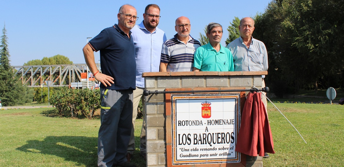 Inaugurada la Rotonda de los Barqueros, en el Barrio de Mérida