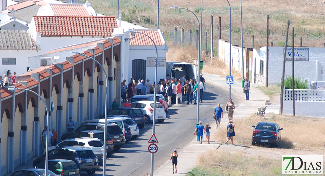 El PSOE homenajea a las víctimas del franquismo en el Cementerio Viejo