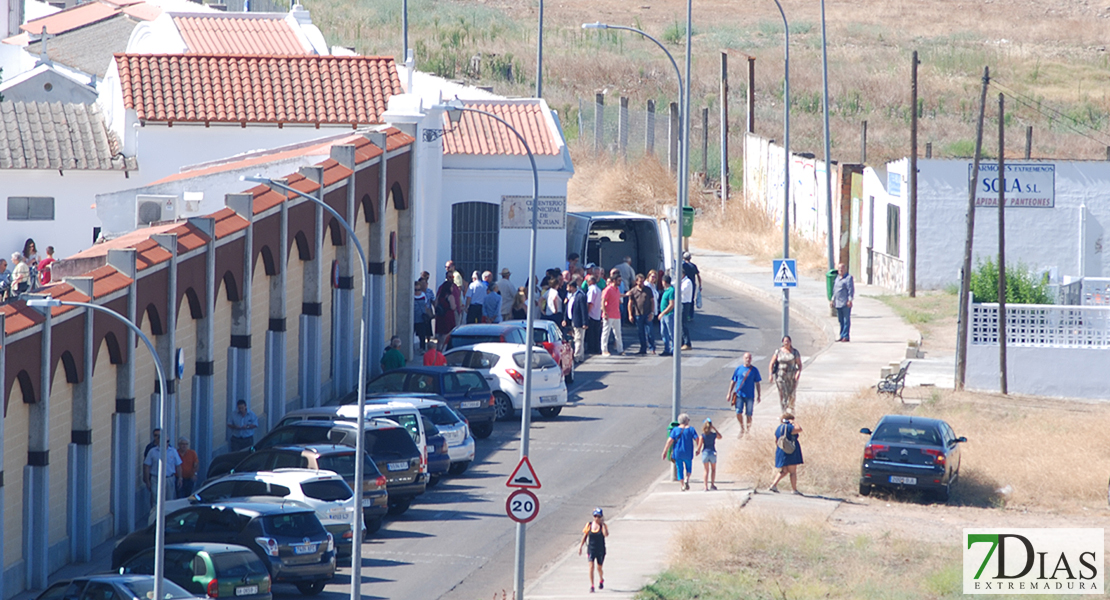 El PSOE homenajea a las víctimas del franquismo en el Cementerio Viejo