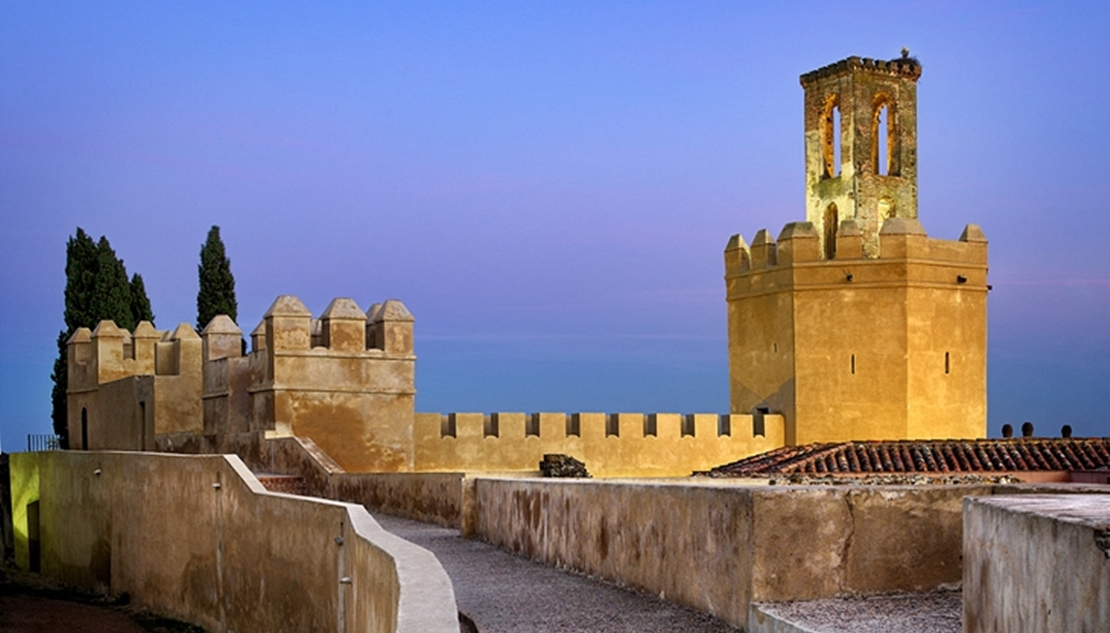 Recorrido nocturno por la alcazaba de Badajoz