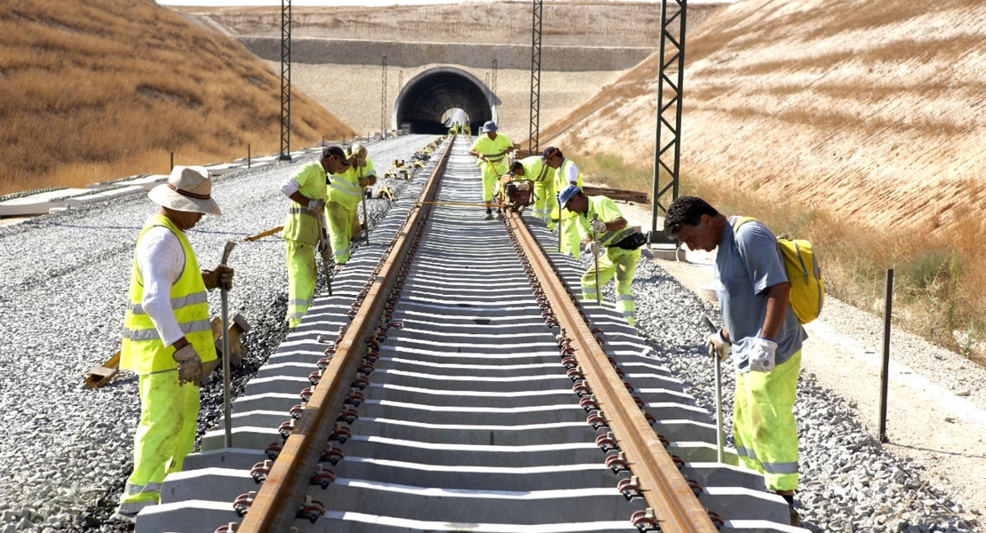 Adif licita por más de 16 millones el suministro de carril para la LAV Madrid-Extremadura