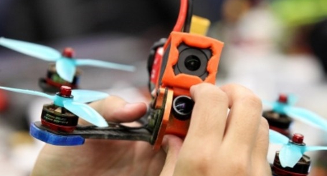 Menores de 6 a 16 años aprenden robótica en Cáceres