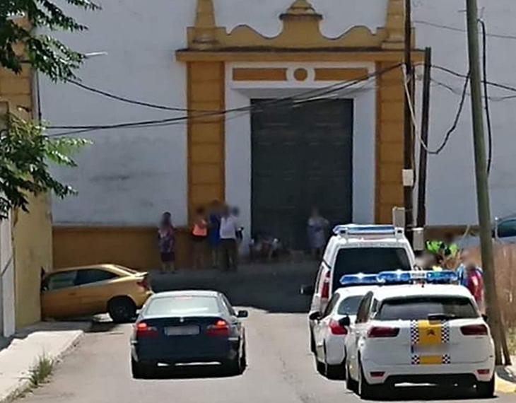 Se estrella contra la pared de un domicilio en Badajoz