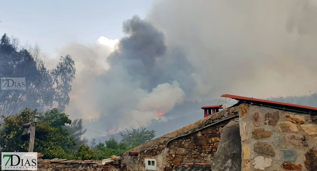 Imágenes en exclusiva del grave incendio forestal declarado en la Sierra de Jola