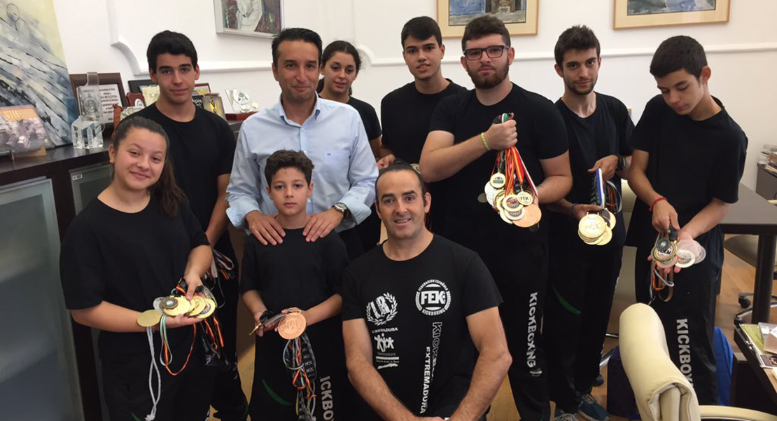 Ricardo Cabezas se reúne con los representantes del Kickboxing extremeño