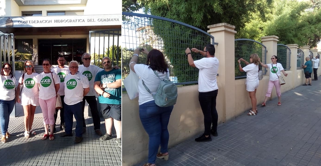 La sede de la CHG se llena de lazos verdes en señal de protesta