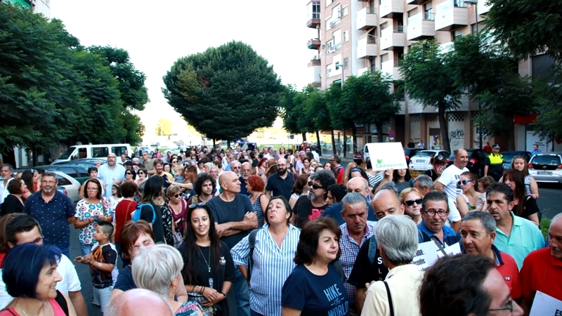 Centenares de pacenses dicen SI a los olmos