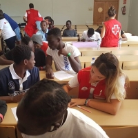 El Centro de Acogida de Mérida ofrece clases de español a los migrantes