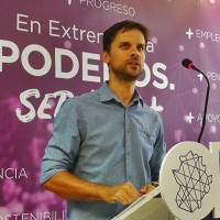 Podemos: &quot;Hay que ofrecer a los jóvenes opciones para frenar su marcha de Extremadura&quot;
