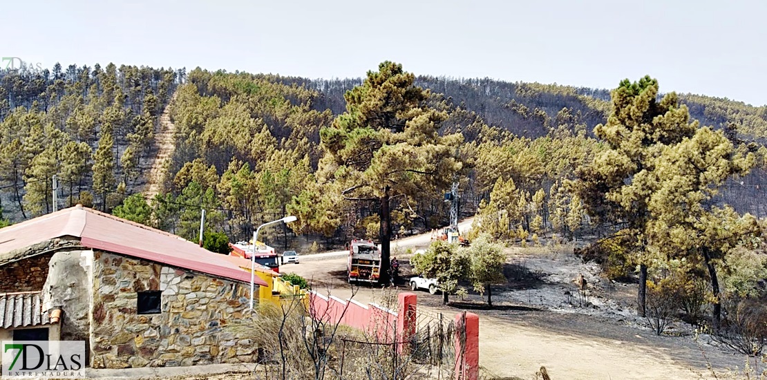 El INFOEX da por estabilizado el incendio aunque continúa activo y en nivel 1 de peligrosidad