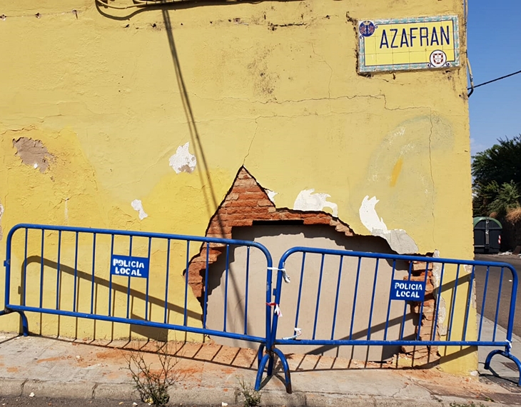 Se estrella contra la pared de un domicilio en Badajoz