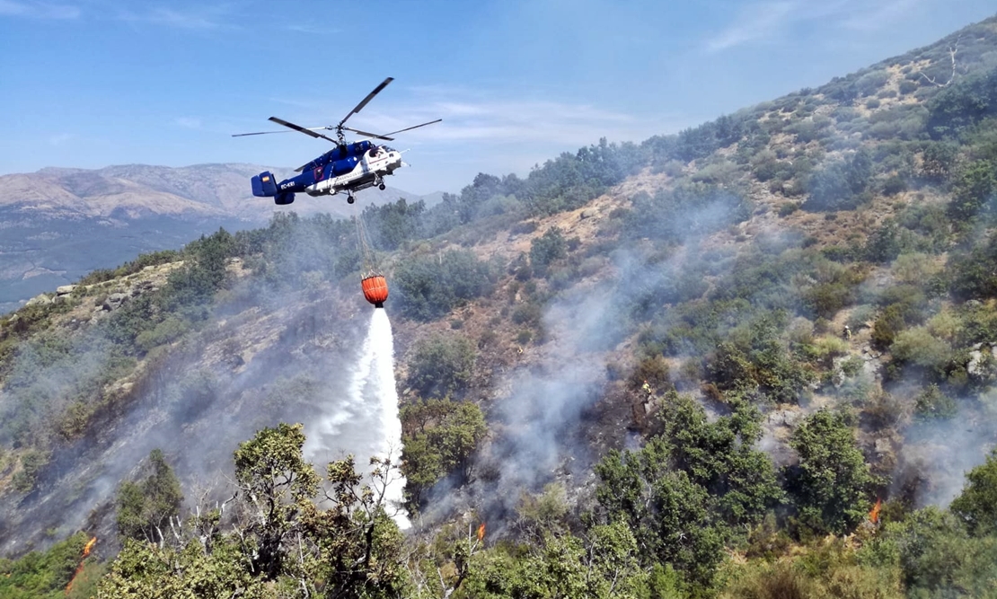 Imágenes del incendio en Cabezuela del Valle (Cáceres)