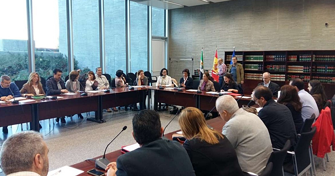 UGT exige a la Junta que convoque el concurso de traslado de personal funcionario