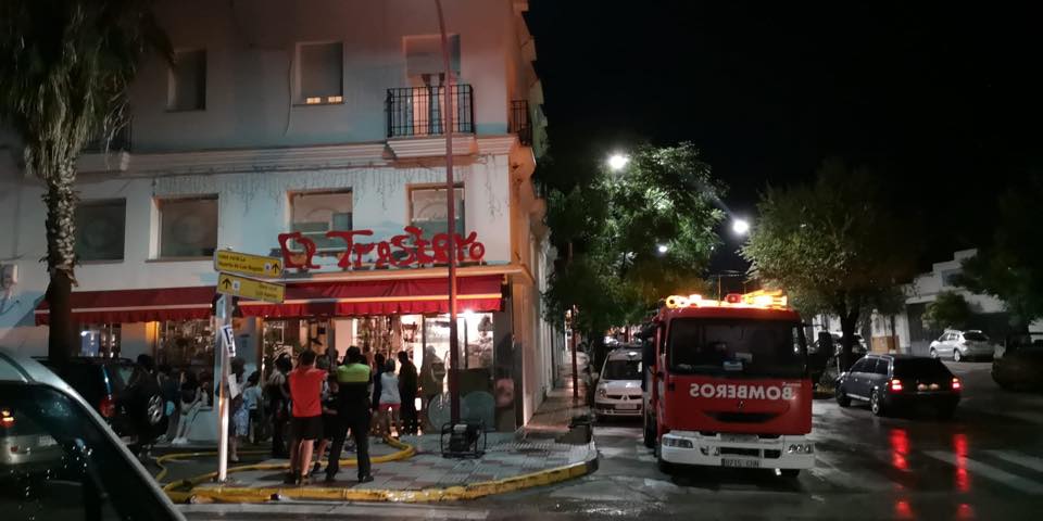 Una fuerte tormenta cae sobre Herrera del Duque y el viento se lleva árboles