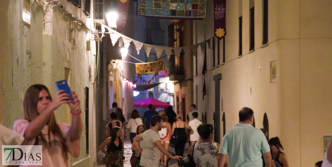 Cultura, orígenes y el mejor ambiente de Badajoz, se da cita en el Almossassa nocturno