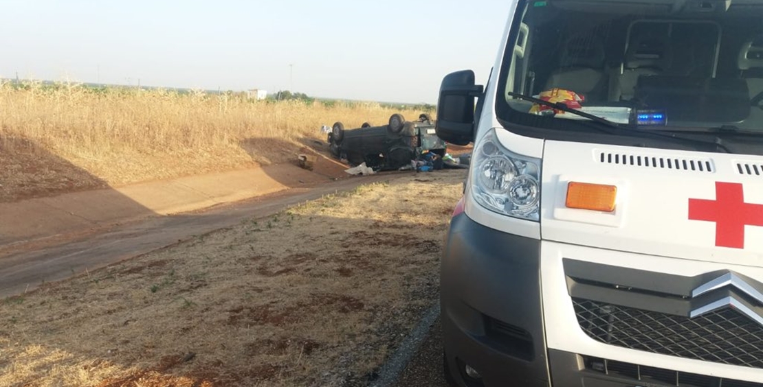 Un fallecido y cinco heridos en un accidente en la Vía de la Plata (Almendralejo)