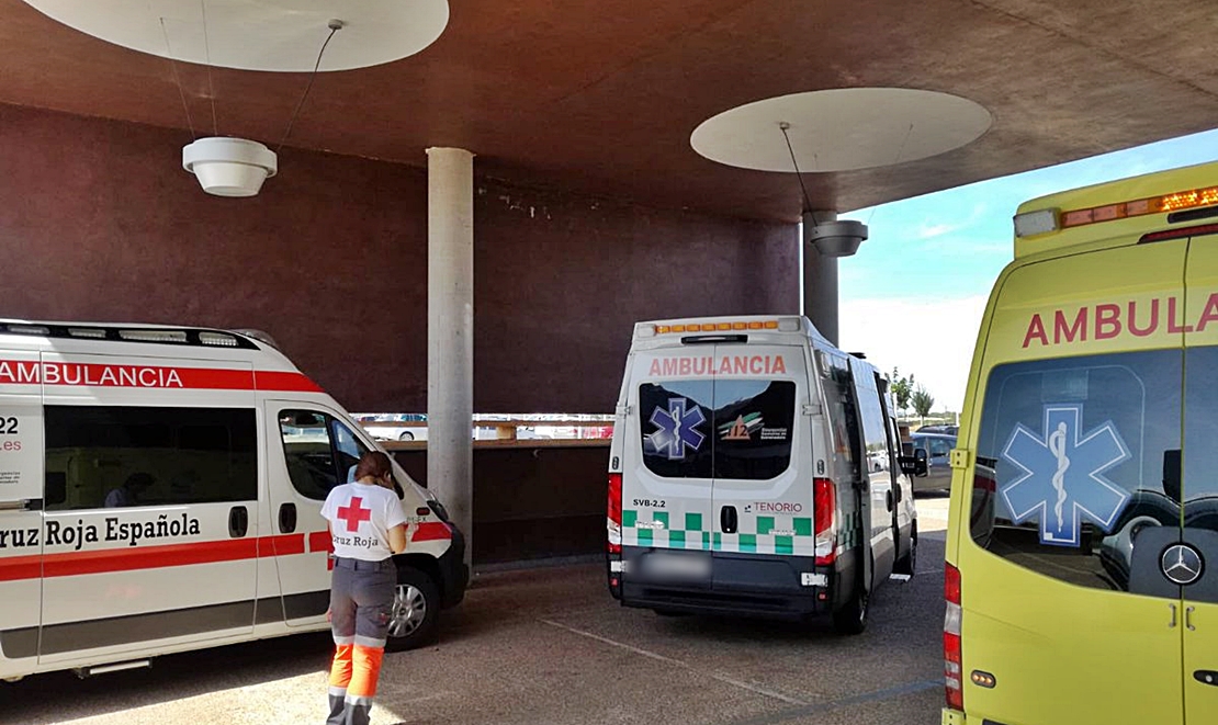 Llama al centro de salud al sentirse mal y da a luz en su casa a mellizas