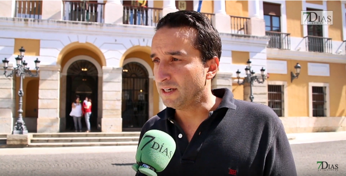 El socialista Ricardo Cabezas promete mimar los parques de Badajoz